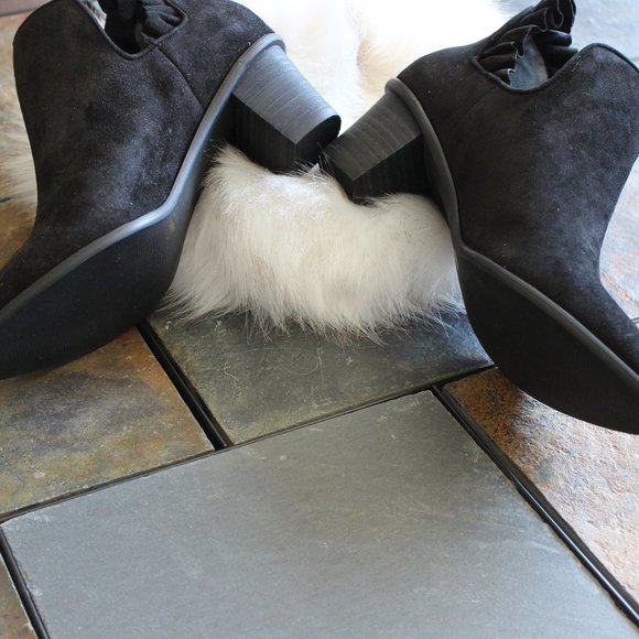 NWT - Lori Goldstein Collection Ankle Bootie w Ruffled detail - Picture 4 of 8